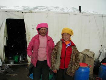 TibetanGirlsOnChoOyu